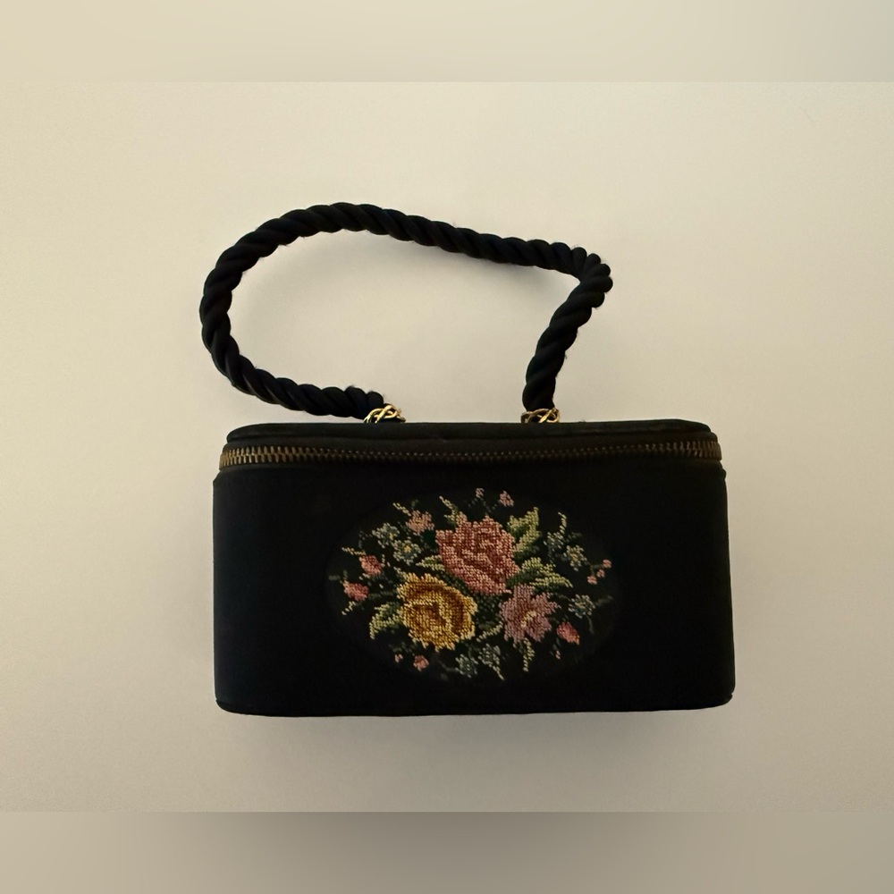 ⚡️HOST PICK ⚡️ Rare Vintage Box Purse